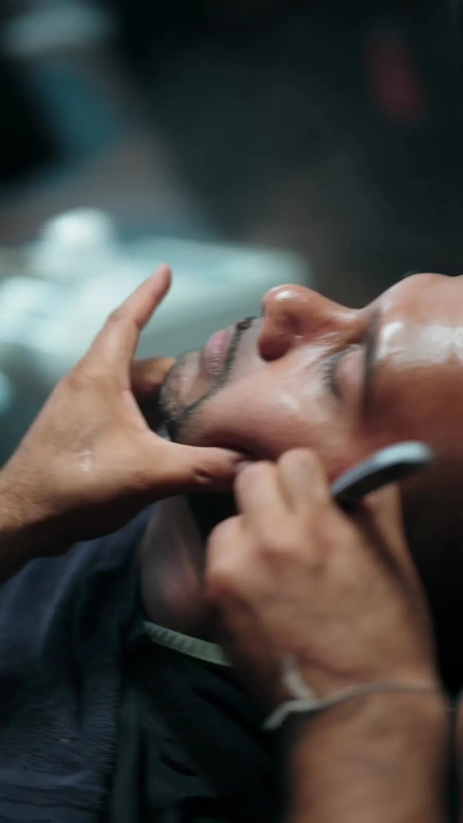 Straight razor shave in the chair